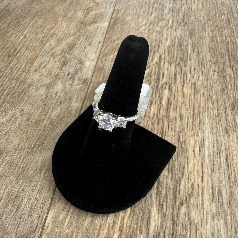 NWT! Tamaranda Fashion Ring with Faux Three Diamond and Silver - Size 7/7.5 - Picture 3 of 3